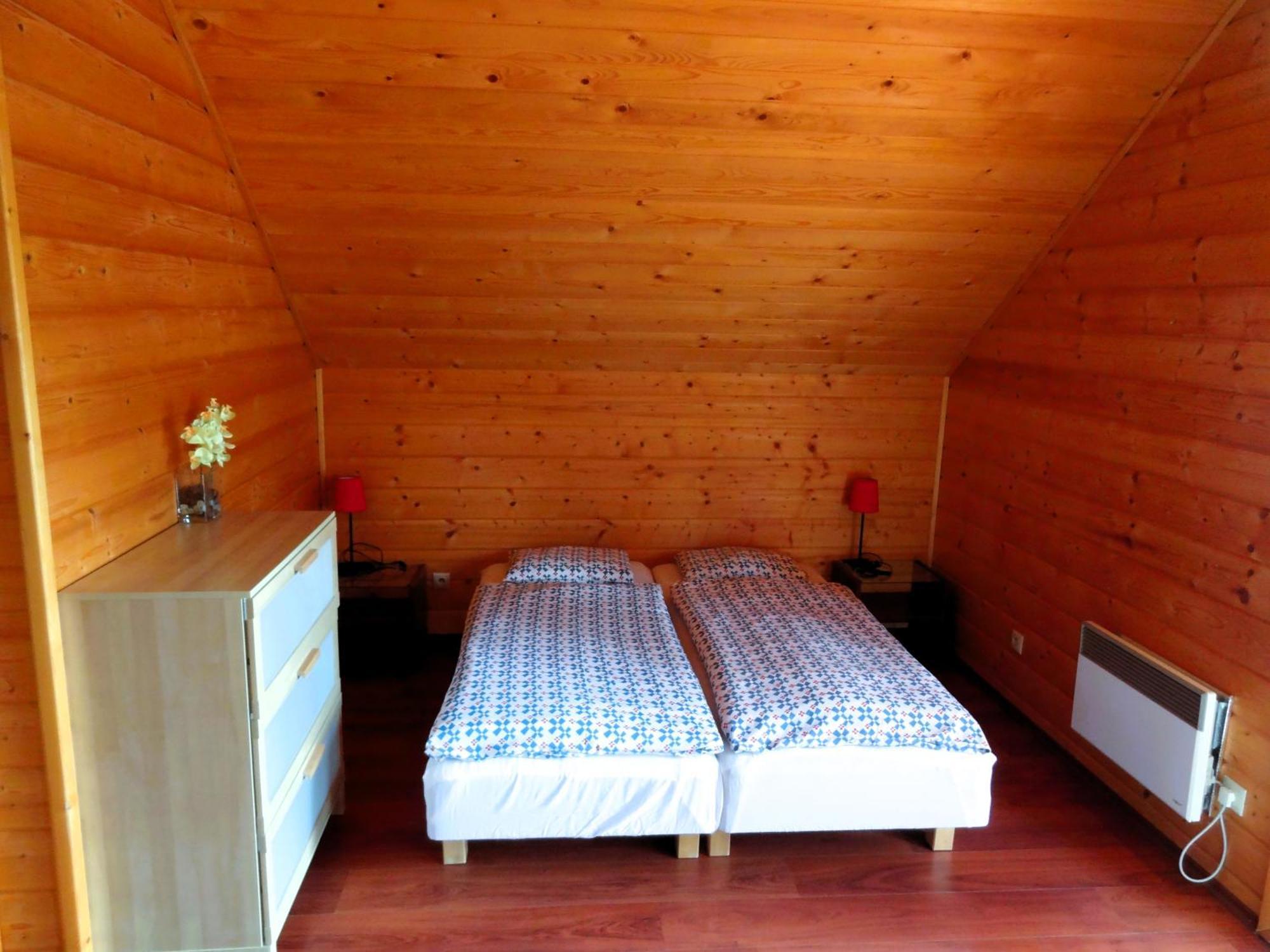 Zrub Alpinus Guest House Прибилина Екстериор снимка